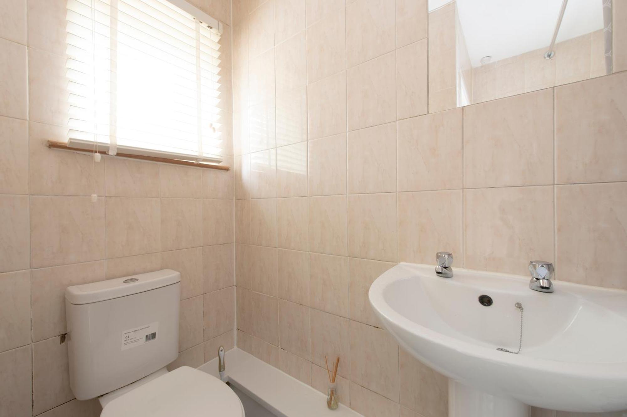 3 Bed House In Rochester 4 Beds Sleeps 7 Wainscot Eksteriør billede